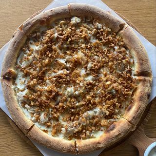 Піца з грибами шимеджі