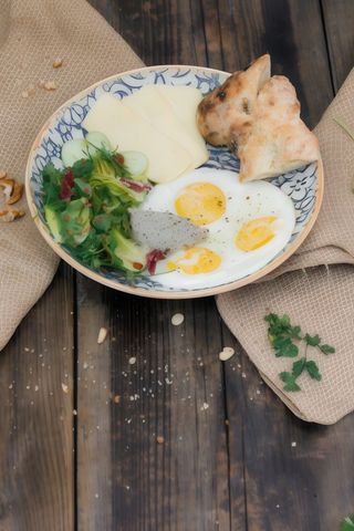 Яєчня з бринзою та терріном з трьох видів м`яса