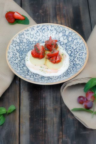 Сирники зі сметаною та полуницею (290г)