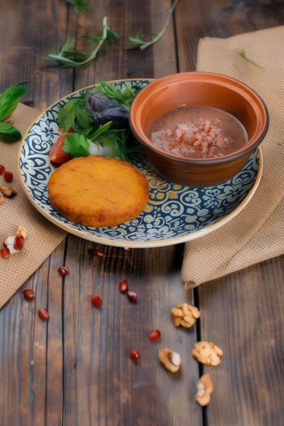 Червоний лобіо з шинкою,соліннями та мчаді