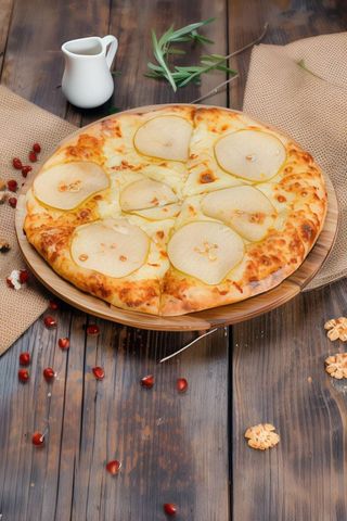 Хачапурі По-мегрельски з грушою та трюфельним медом