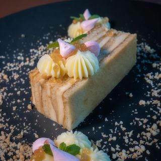 Медовик зі сметанно-медовим кремом та медовою ікрою (130Г)