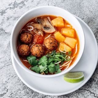 Томатний суп із тофу (500г)