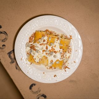 Гарбузові млинці з куркою та сиром дор блю