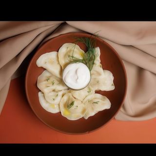 Вареники з картоплею та грибами та сметаною (250/30г)