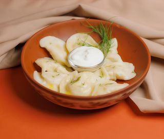 Вареники з капустою та сметаною (250/30г)