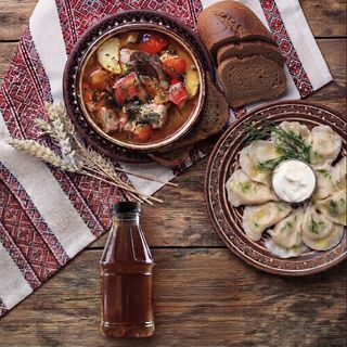 Бограч (350г), вареники з картоплею та сметаною(250/30г) + безкоштовний узвар (250 мл)