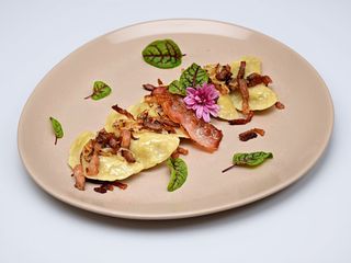 Вареники з беконом та рум’яною цибулькою (200г)