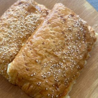 Слойка з сулугуні