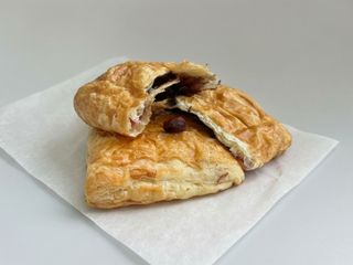 Слойка вишня-шокалад (130г)