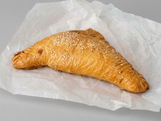 Слойка з шинкою (110г)