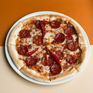 Піца гостра з чорізо (470г)