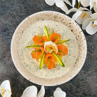 Окрошка з лососем слабосоленим та креветкою (360г)