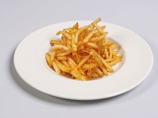 Картопля фрі з сирним соусом