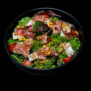 Салат з прошутто та Фетою