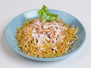 Салат Вітамінний з куркою та картоплею пай на майонезі