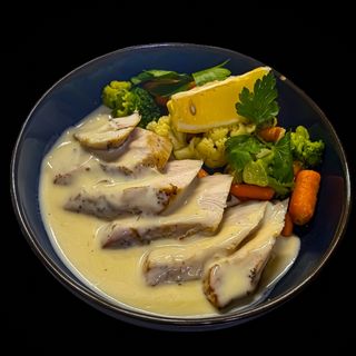 Куряча грудка з овочами