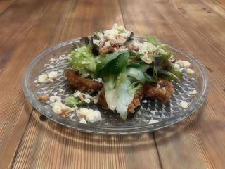 Салат з хрустким баклажаном 