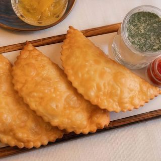 Чебуреки з телятиною 