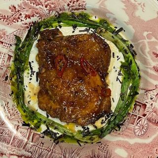 Курча з соусом мацоні.