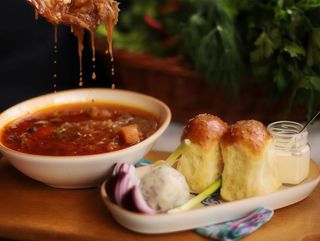 Наваристий червоний борщ з фасулями 