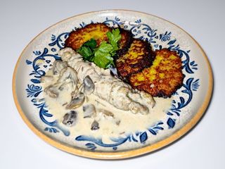 Крученик у грибному соусі (250г)