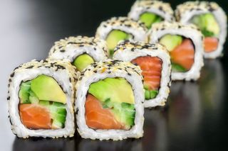 Рол Каліфорнія з лососем (210г)