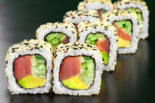 Рол Каліфорнія з копченим лососем (210г)