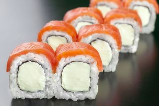 Рол Філадельфія Чіз з копченим лососем (235г)