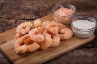 Креветки в хрусткій паніровці з соусом айолі
