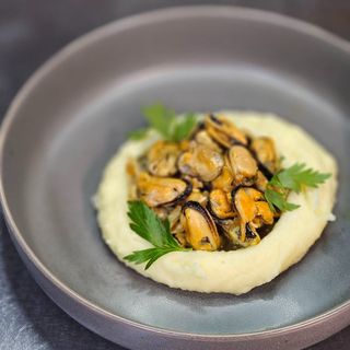 Піжарка з м'ясом мідій та картопляним пюре