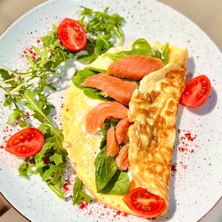 Омлет з лососем та вершковим сиром ( 220 гр)