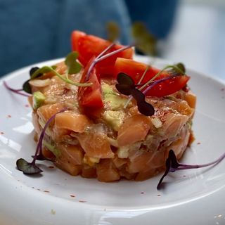 Тартар з лососем (260 г)