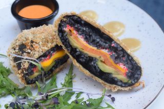 Суші-бургер з лососем ( 220/30 гр)