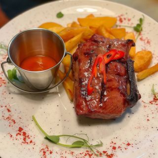 Стейк New York з картоплею Техас та соусом ( 340 гр)