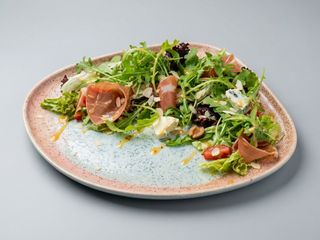 Салат з хамоном, руколую та сиром Дор блю (145г)