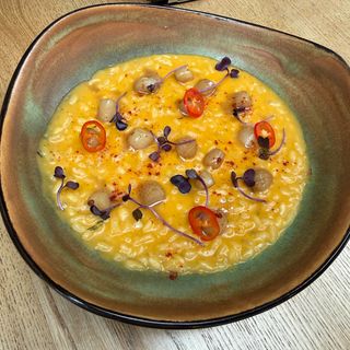 Різотто з гарбузом та морськими гребінцями