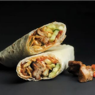 Шаурма з картоплею фрі всередині