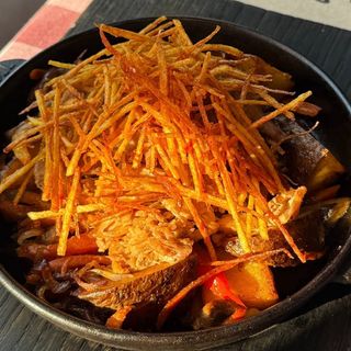 Сковорідка пікантна з рваною свининою (300г)