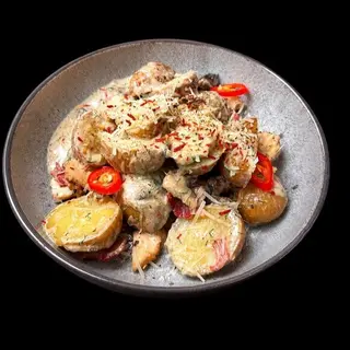 Молода картопля з жульєном , куркою та беконом 450г