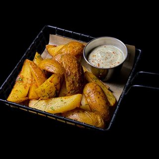 Картопля по селянськи + соус часниковий ( 230 гр)