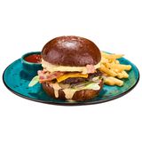 Бургер з телятиною та яйцем