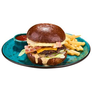 Бургер з телятиною та яйцем