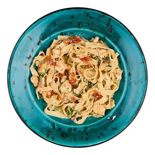 Паста з куркою та овочевою сальсою (300г)