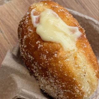 Пончик з заварним кремом