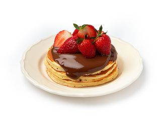 Панкейки з нутеллою та полуницею