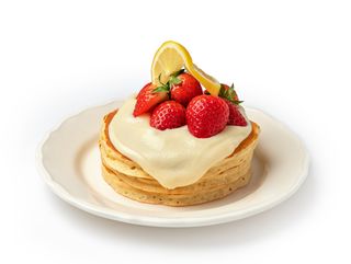 Панкейки з лимонним курдом та полуницею