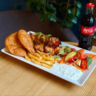 Комбо сувлакі + кола