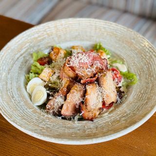 Цезар з куркою та беконом