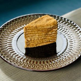 Карамельний медовик